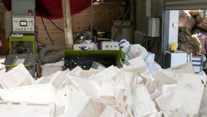 泡沫、紙板變“冰磚”,來看生活物資包裝箱如何“消化”