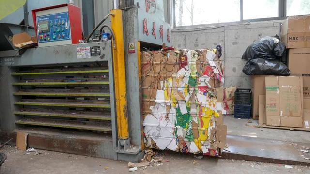 泡沫、紙板變“冰磚”,來看生活物資包裝箱如何“消化”